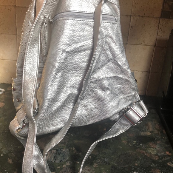 Backpack - Picture 4 of 4